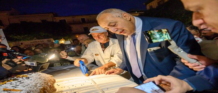 30 metri Mega Cannolo Siciliano da record realizzato a Palermo all’interno della rassegna WADI