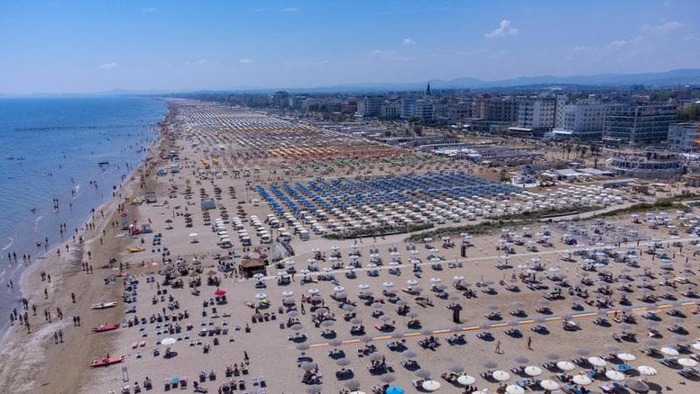 Spiagge libere e diritti dei cittadini: stop ai tornelli e via libera al cibo da casa nei lidi pubblici