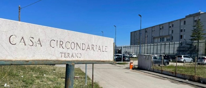 Teramo, droga e cellulari nascosti nelle scarpe e nei pacchi postali: rafforzati i controlli nel carcere